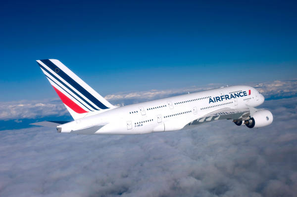 エールフランスA38…：エアバス・トゥールーズ「A380」組立工場