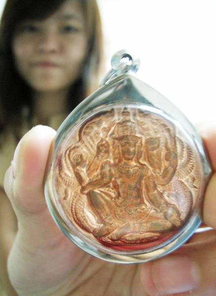 タイで空前の人気のお守り「ジャトゥカム・ラマテープ」。1…：お守り