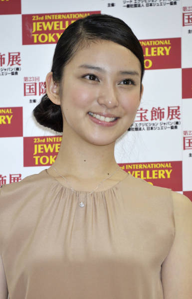 ジュエリーが似合う著名人を年代ごとに表彰する「日本ジ…：武井咲さん