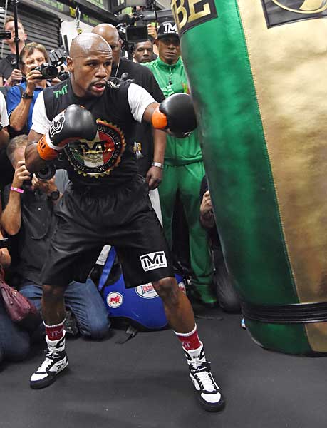 パッキャオ戦に備えて…：「世紀の一戦」 メイウェザーVSパッキャオ