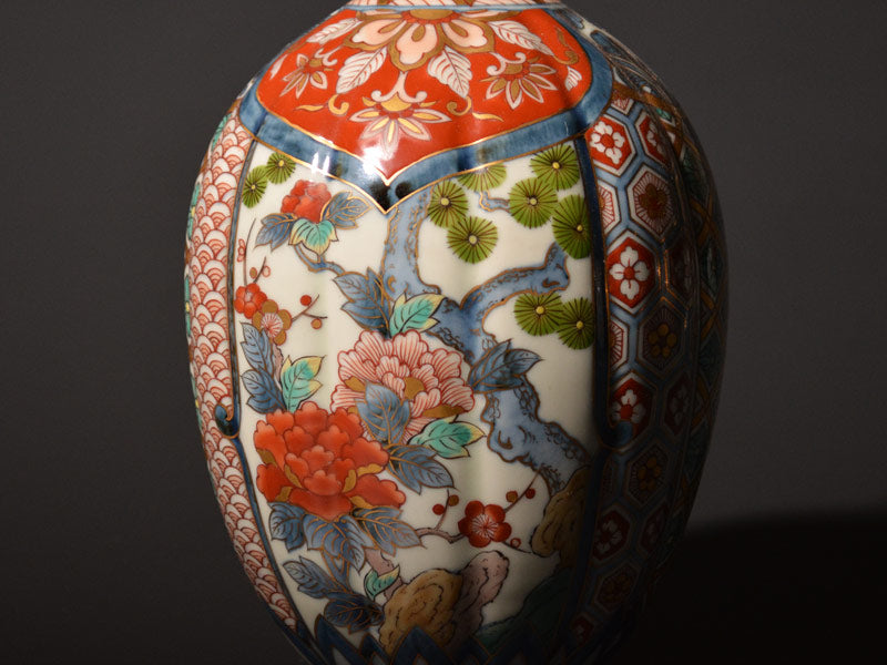 献上手古伊万里焼】花瓶 染錦本金松竹梅地紋図