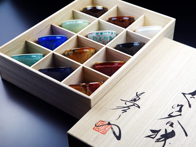 高級有田焼】12色ぐい呑みセット 真右エ門窯：桐箱入贈答品