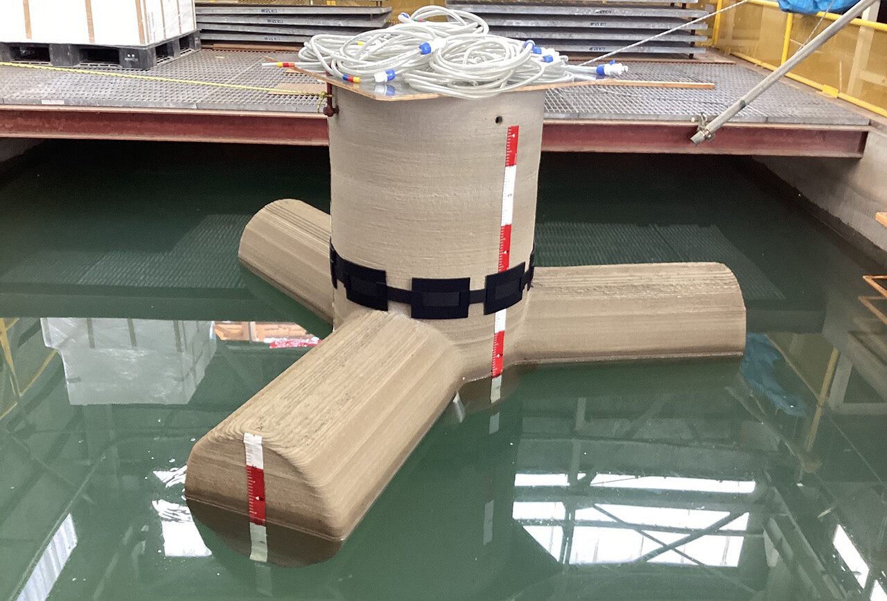 3Dプリンターで製作した模型でTLP型浮体式洋上風力発電施設の設置方法