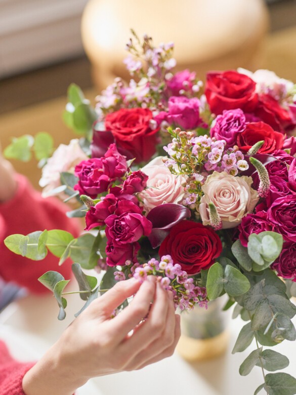 Grand Adrienne - 75 Premium Ocean Song Roses