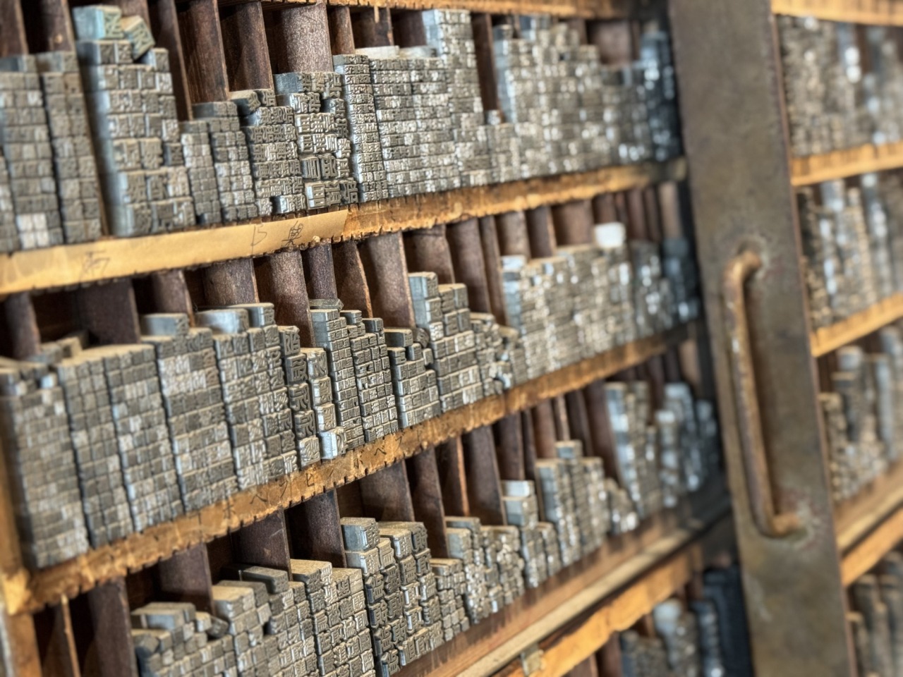 レトロかっこいい「備前凸版工作所」で活版印刷体験。カフェもあります