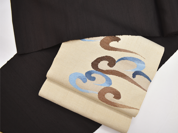 洛風林 八寸名古屋帯(雲取文・淡砂色) | 商品紹介 | 染と織たかはし