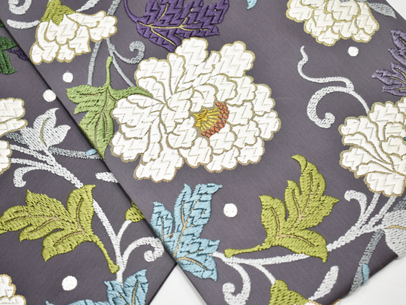 織文意匠鈴木 唐綾錦袋帯(大牡丹唐花文様・深紫) | 商品紹介 | 染と織