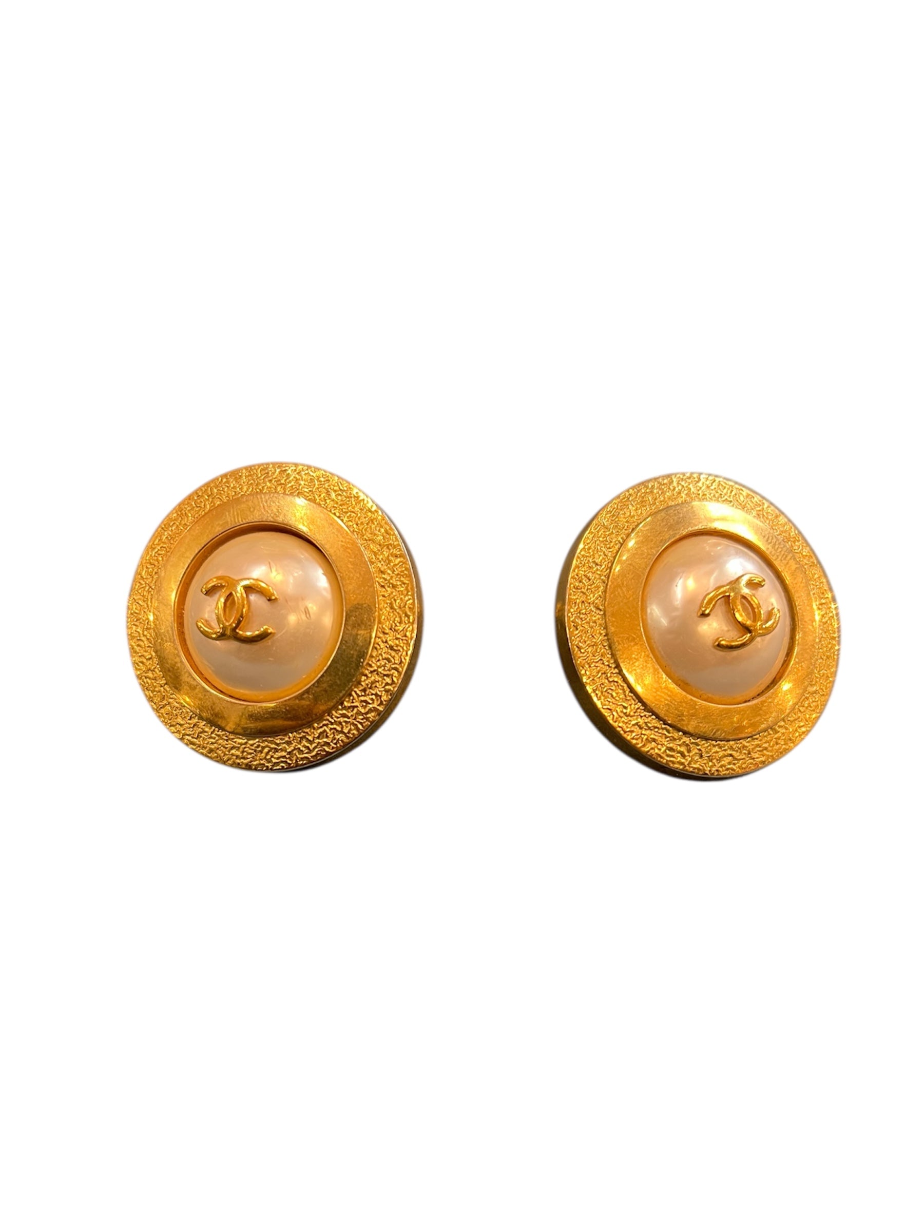 Chanel Golden CC Clip Earrings – Opulence Vintage