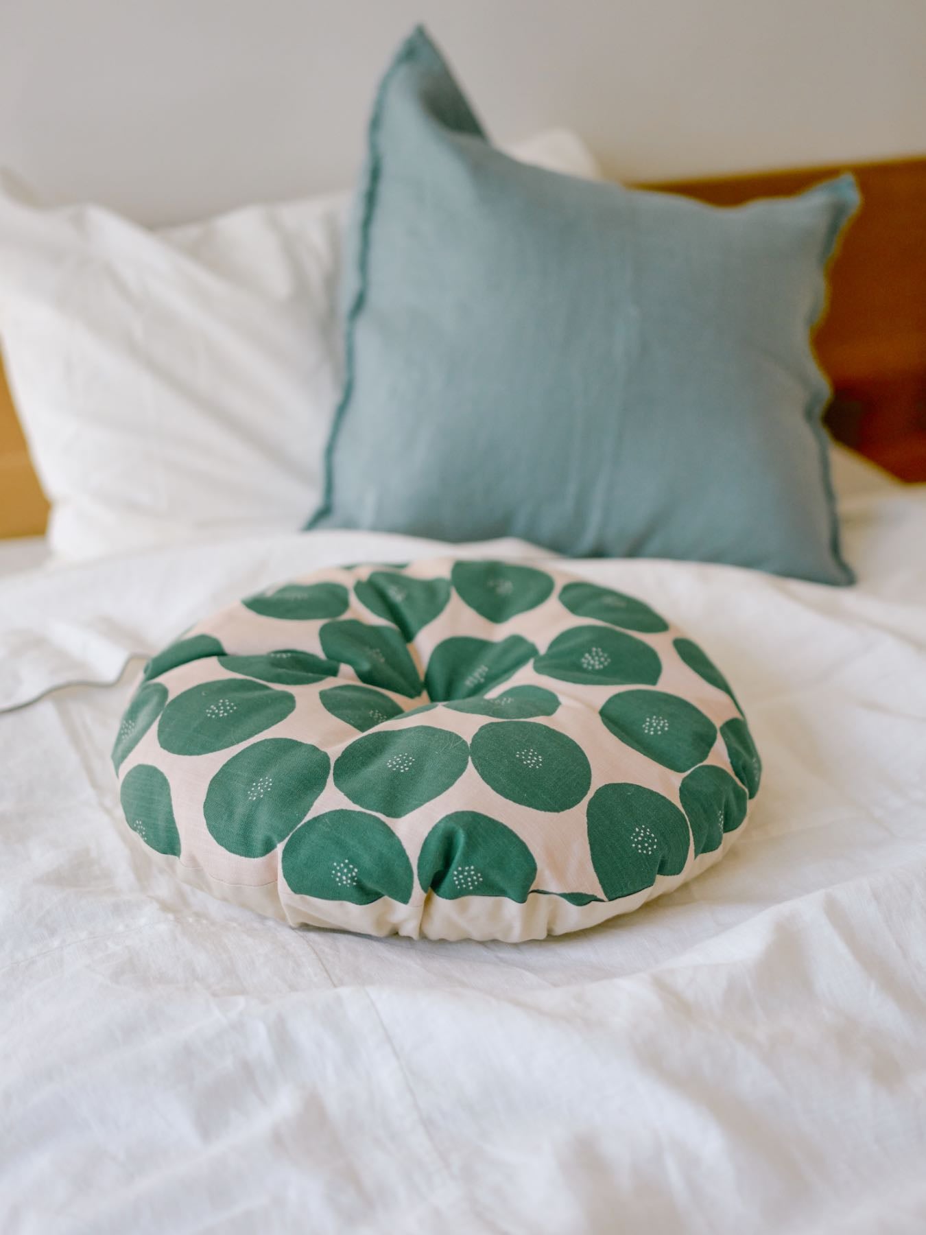 オルネコ・クッション付きラウンドベッド／あんパン｜オルネコ