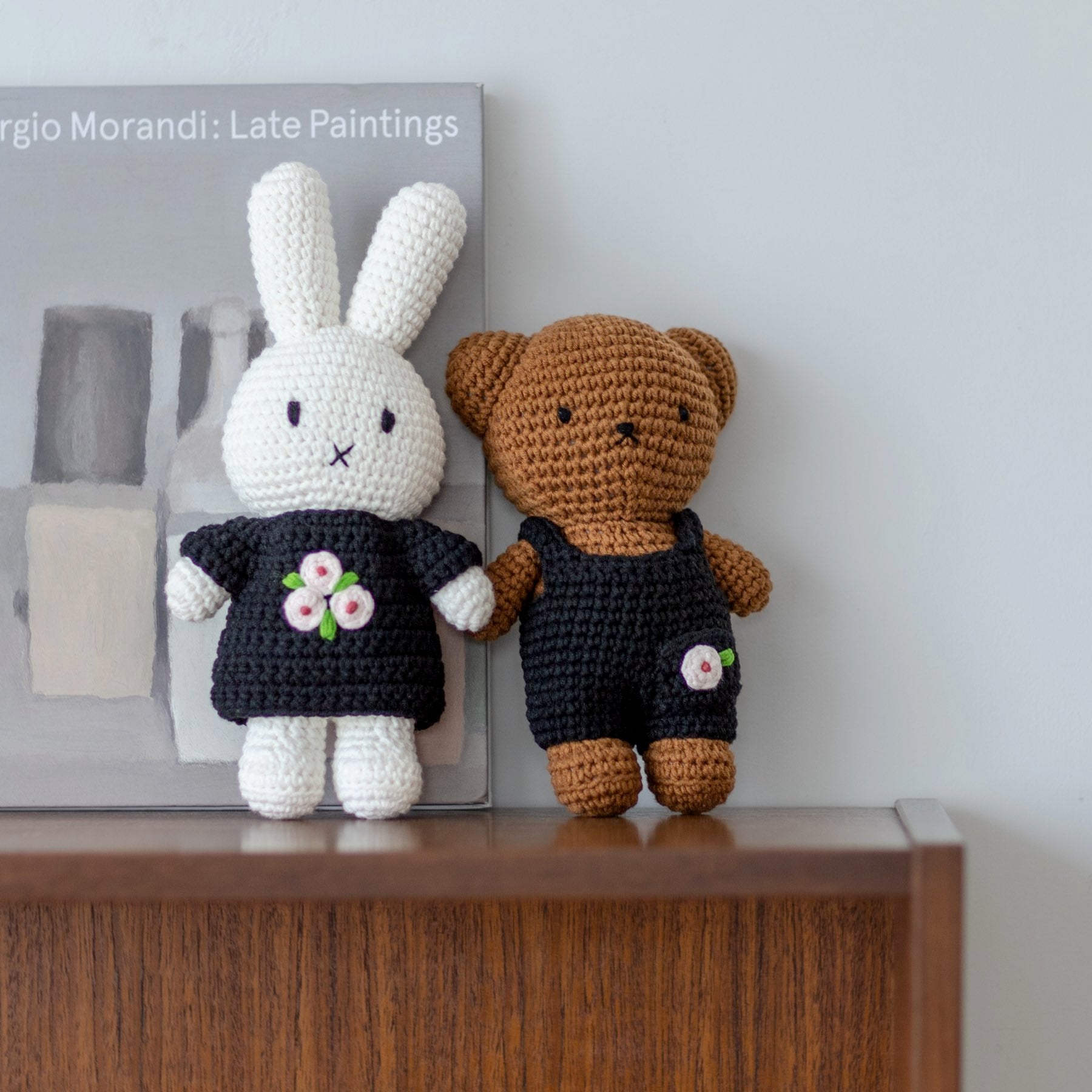 ミッフィーのあみぐるみ : かぎ針1本でできる毛糸小物 おまけ付