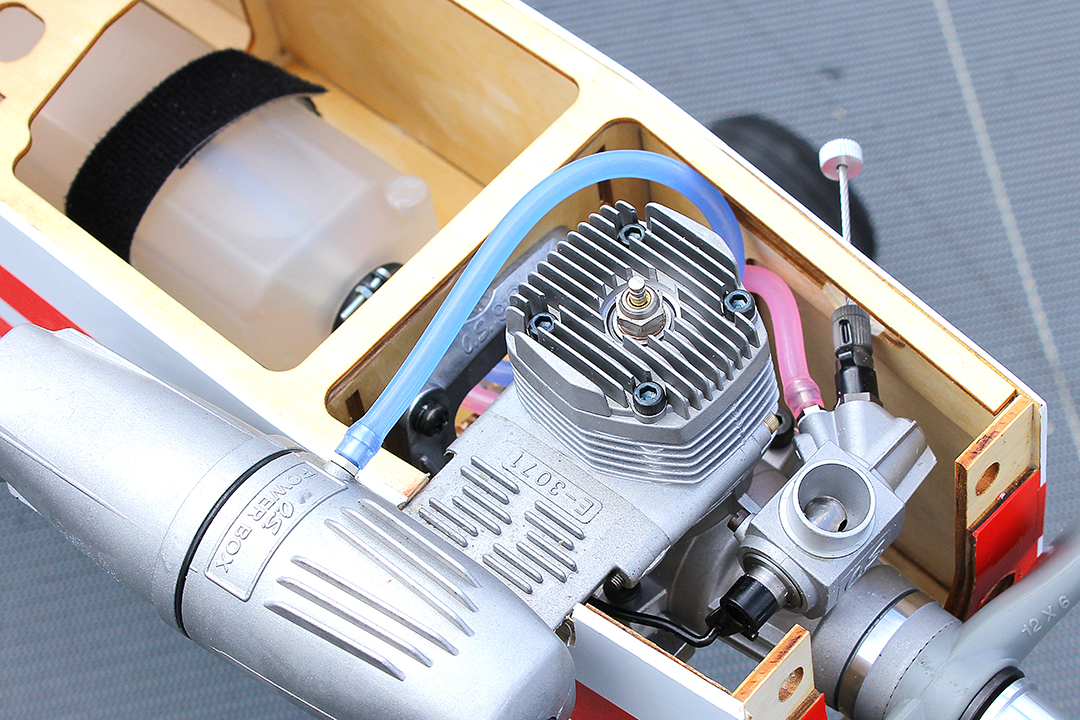 OS FS 52 ラジコン用エンジン OS FS 52 ラジコン用エンジン