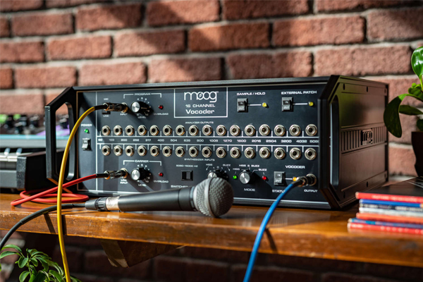 16 Channel Vocoder、moogの最高品質ボコーダーで現在即納可能！！