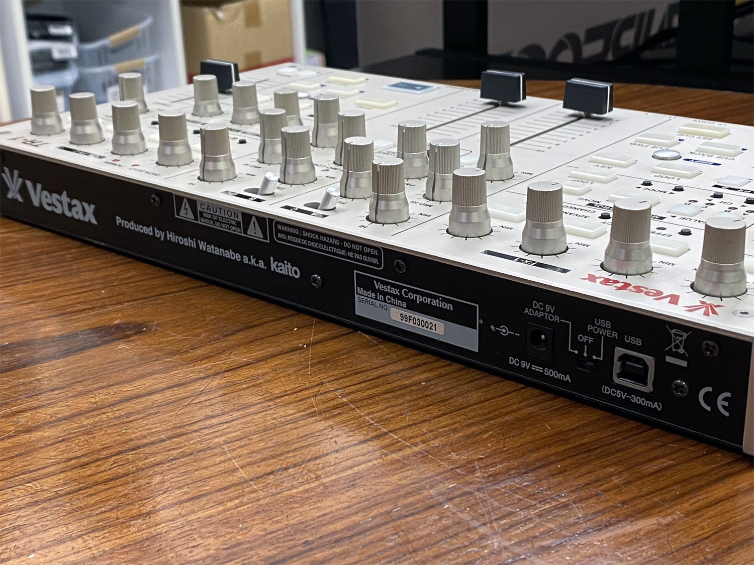 VESTAXのPCDJコントローラー、TR-1のご紹介です。