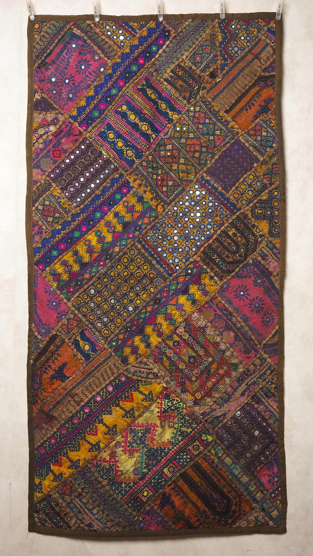 インド ミラーワーク刺繍アップリケタペストリー - アジアの布専門店