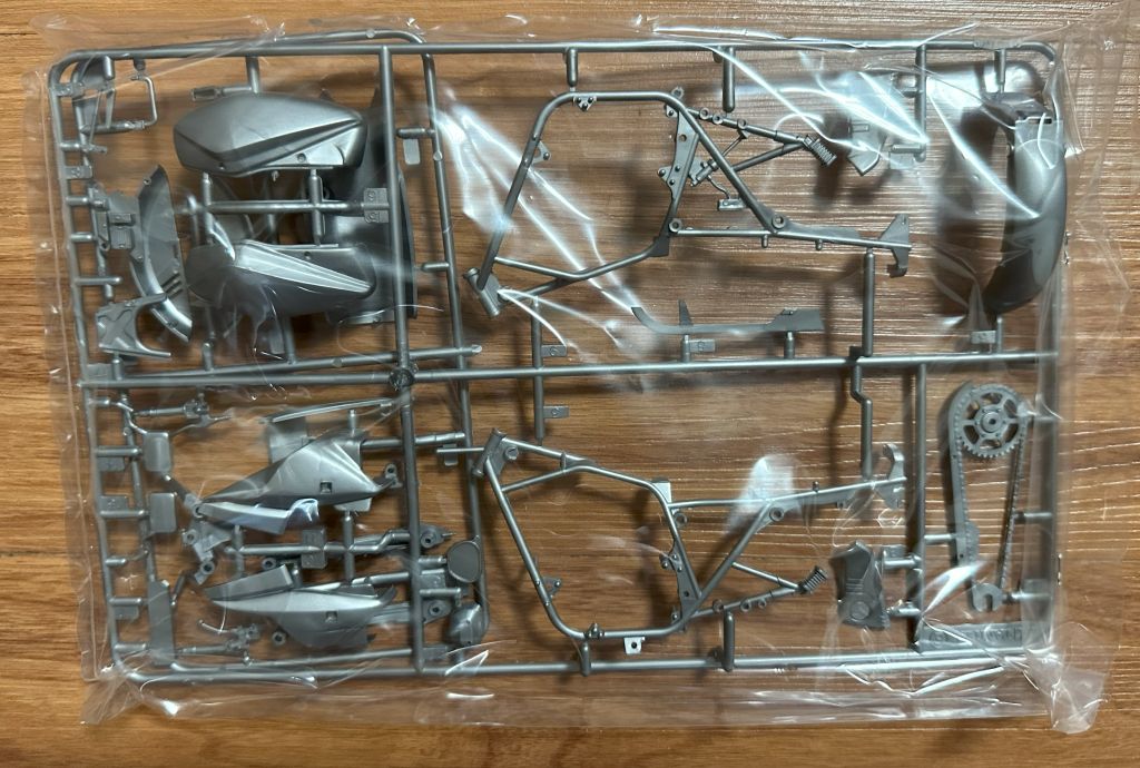 TAMIYA GSX750S プラモデル 1/12スケールモデルキット TAMIYA GSX750S