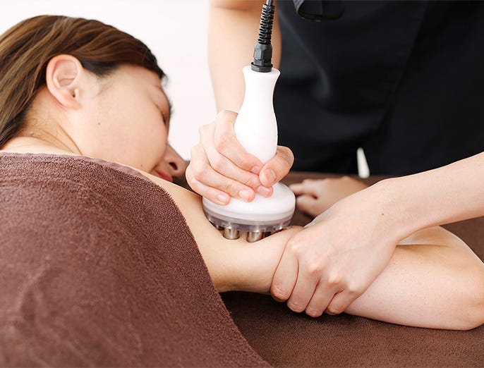 最新美容機器！】ハイパーナイフ、キャビ、EMS、吸引、ニキビ治療など