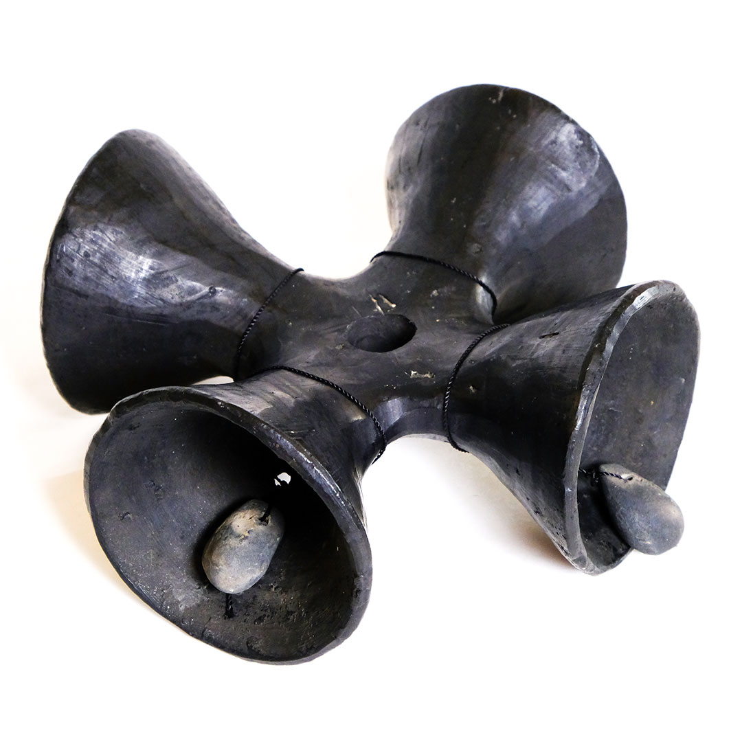 黒陶の4つベル「エスキールラ」- LABRAVA [メキシコ 民芸 フォーク