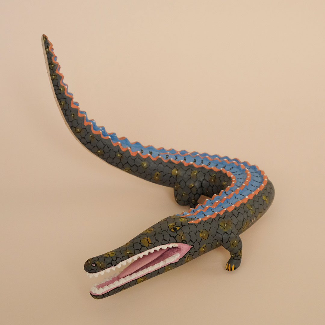 ワニ（木彫 置物）- LABRAVA [メキシコ 民芸 フォークアート 雑貨]