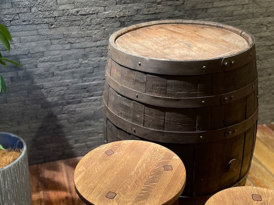 ウイスキー樽を再利用したサスティナブル家具 – LDK plus｜建材・住宅