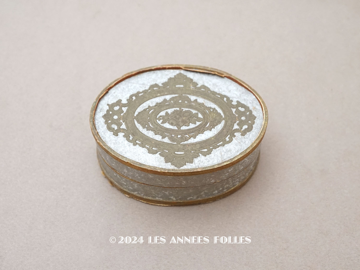 19世紀 アンティーク 小さなチョコレートボックス お菓子箱 : LES