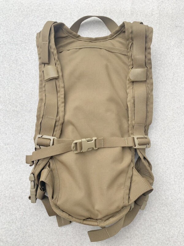 海兵隊実物 ソース社 ハイドレーションシステム コヨーテ CAMELBAK
