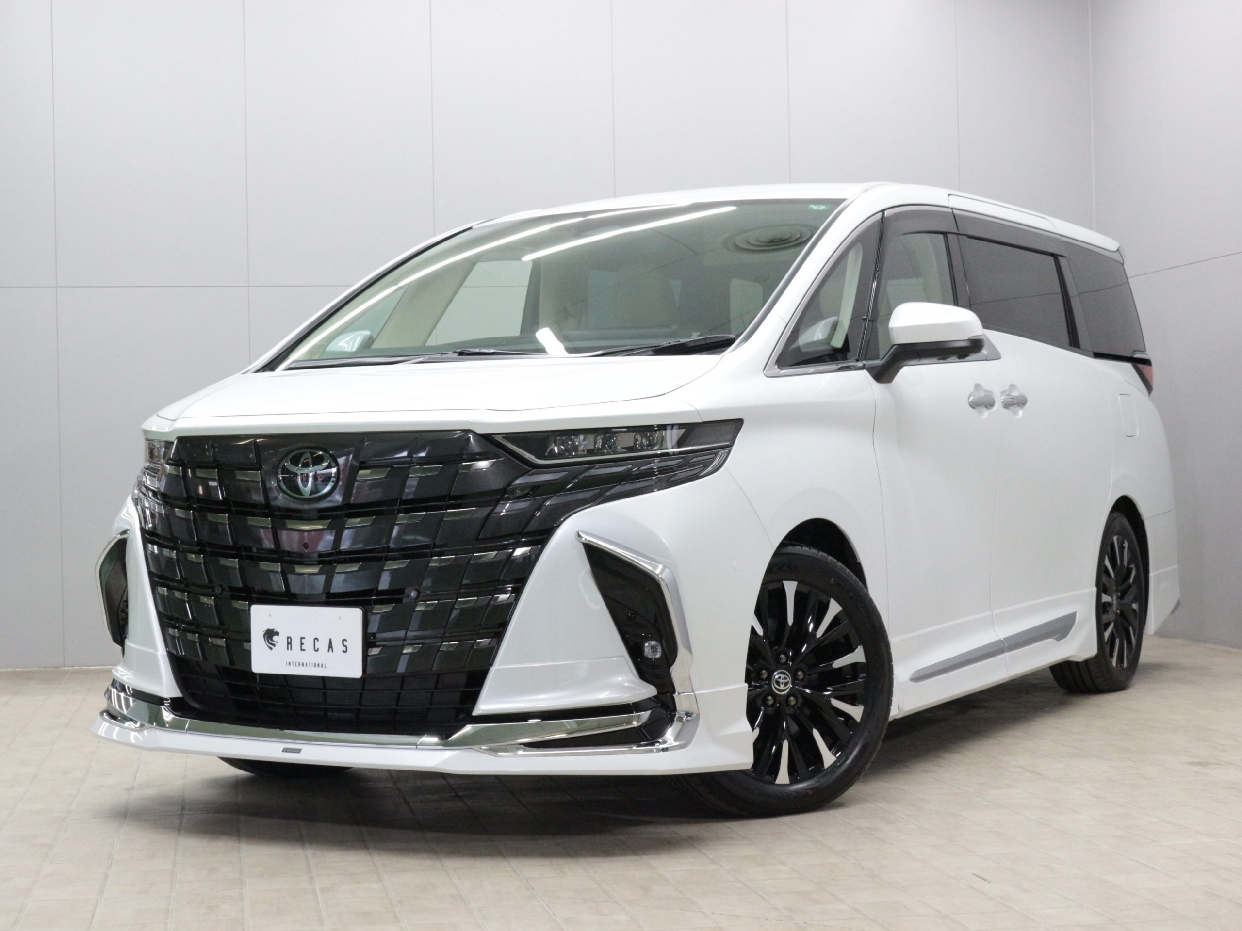 納車車両] トヨタ アルファード エグゼクティブラウンジ | LION HEART
