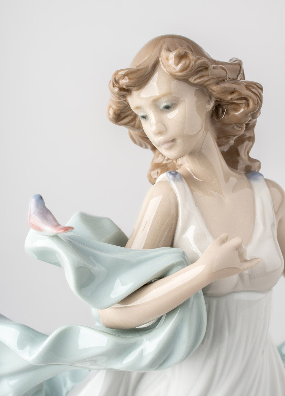 Summer Serenade Woman Figurine | Lladró® USA