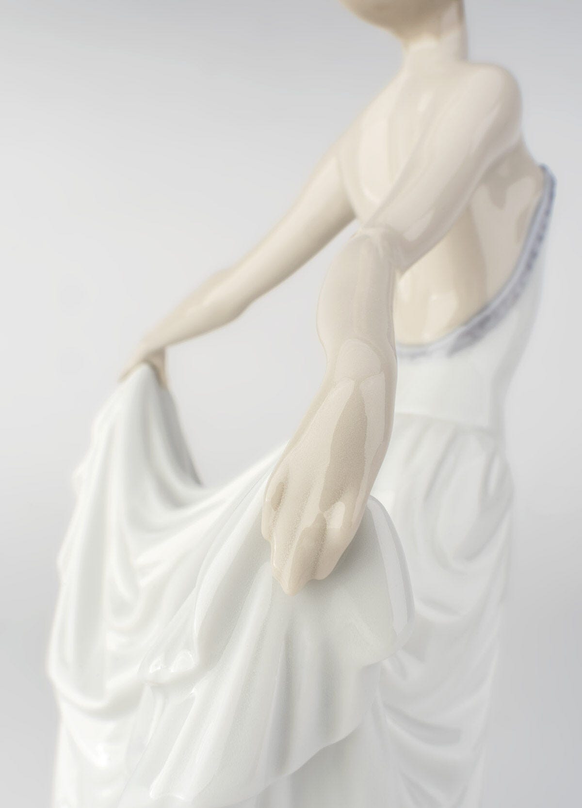 踊る少女(スペシャルバージョン) | リヤドロ公式オンライン