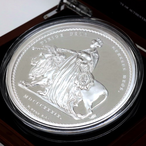 英国オルダニー 2019年銘 超重量1kg 100ポンド純銀貨エリザベス2世