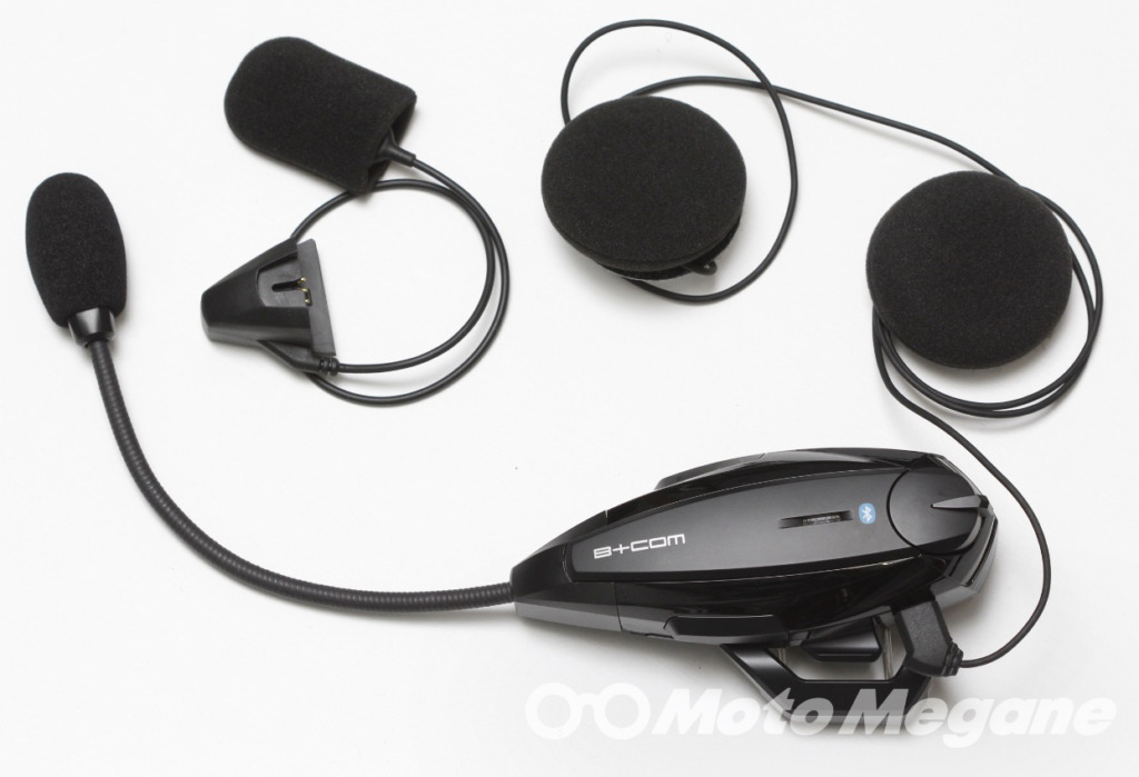 まるでドライブのように走りながら会話も音楽も楽しめるツーリング