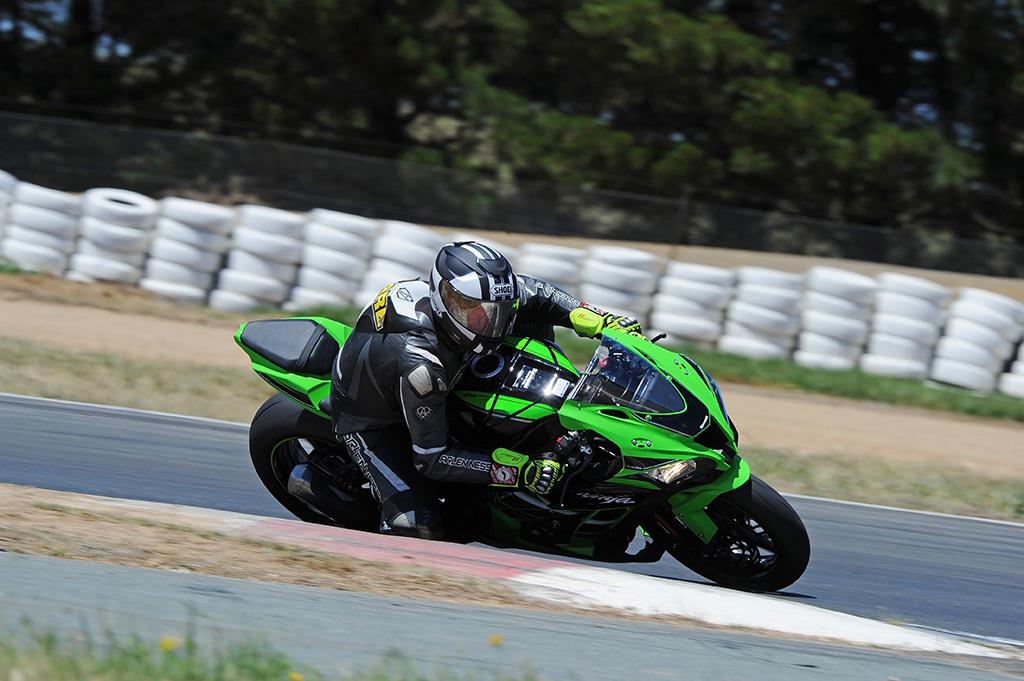 Ten-Qoo 0916 2016 Kawasaki ZX-10R review | Green machine gets cleverer