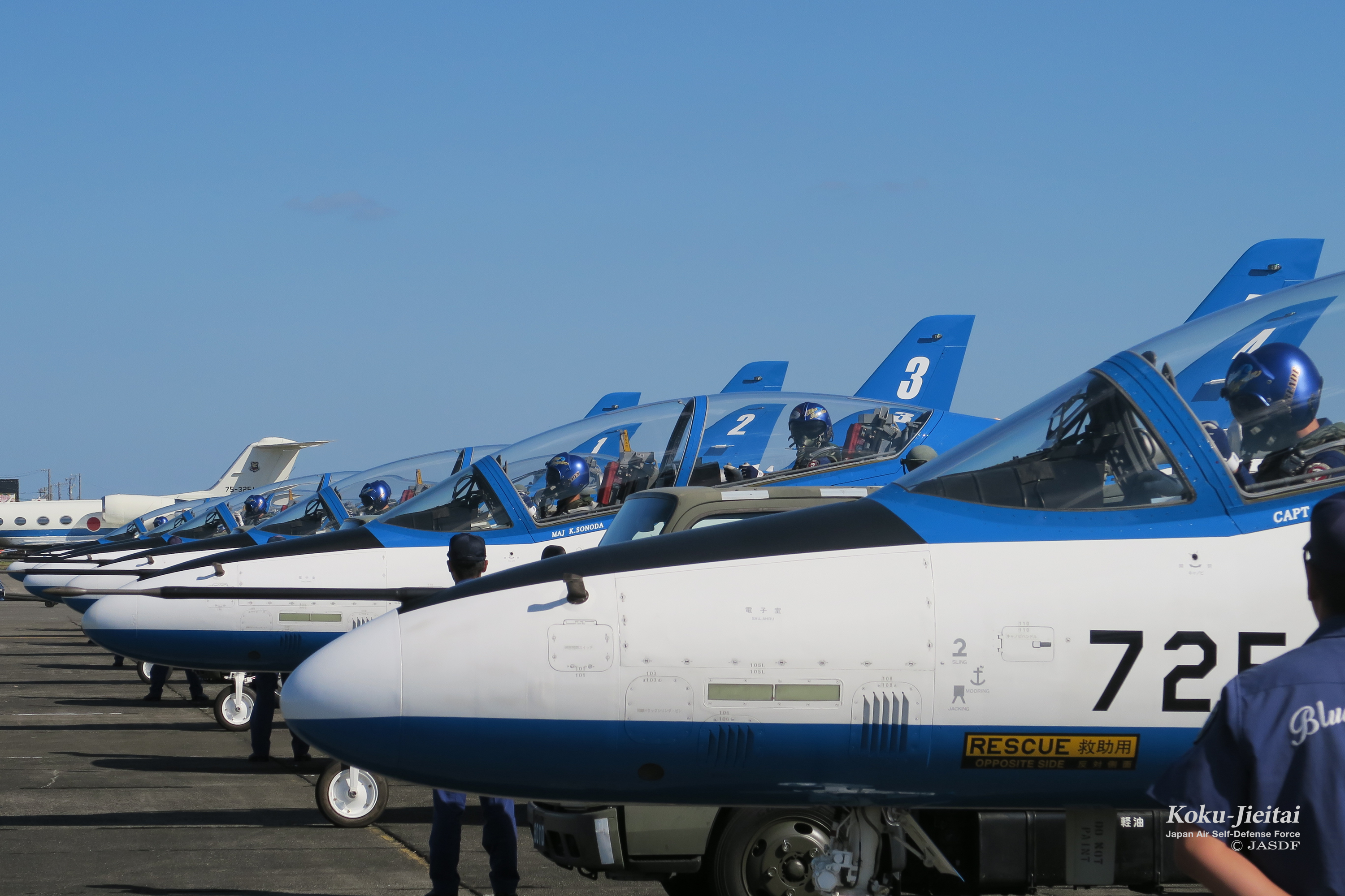 T-4 ブルーインパルス | 装備 | 防衛省 [JASDF] 航空自衛隊