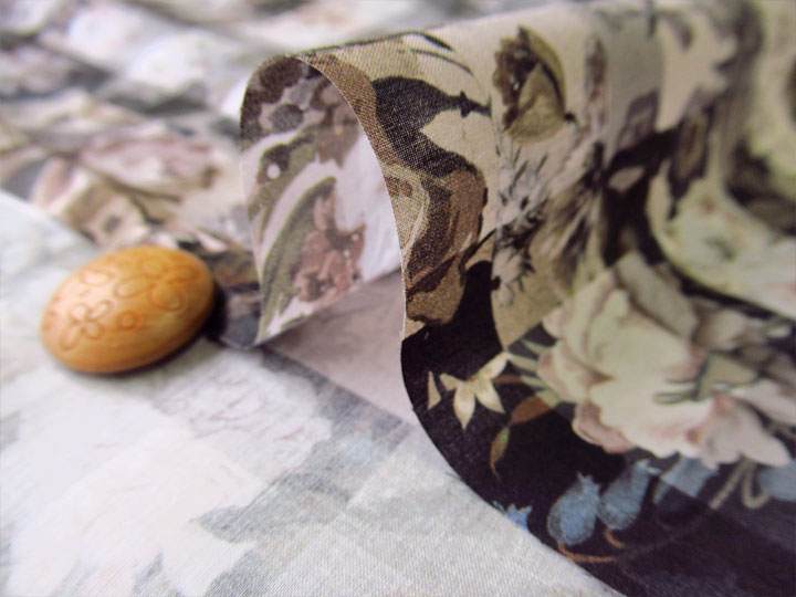 アンティーク 花が連続するリム 草花紋メッシュドイリー やや濃い