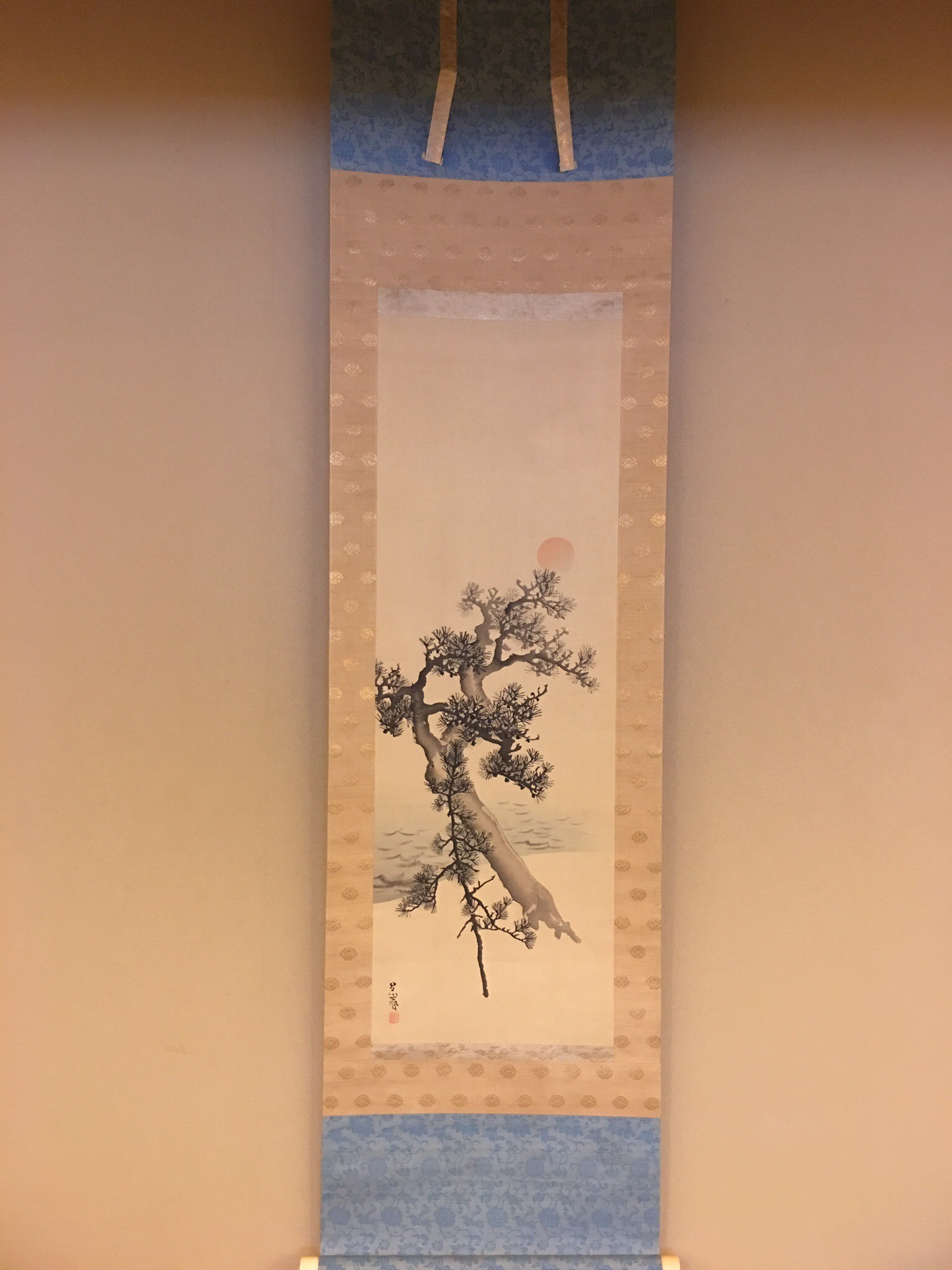 掛け軸 山田邦人 洋上紅富士 絹本 希少 軸装 茶道具 掛軸 美品 です