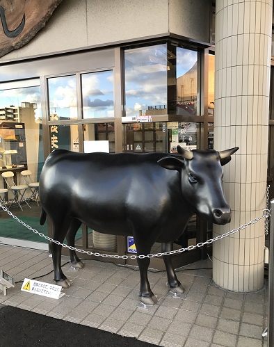 松阪まるよし鎌田本店・松ヶ島店の松阪牛の オブジェ について