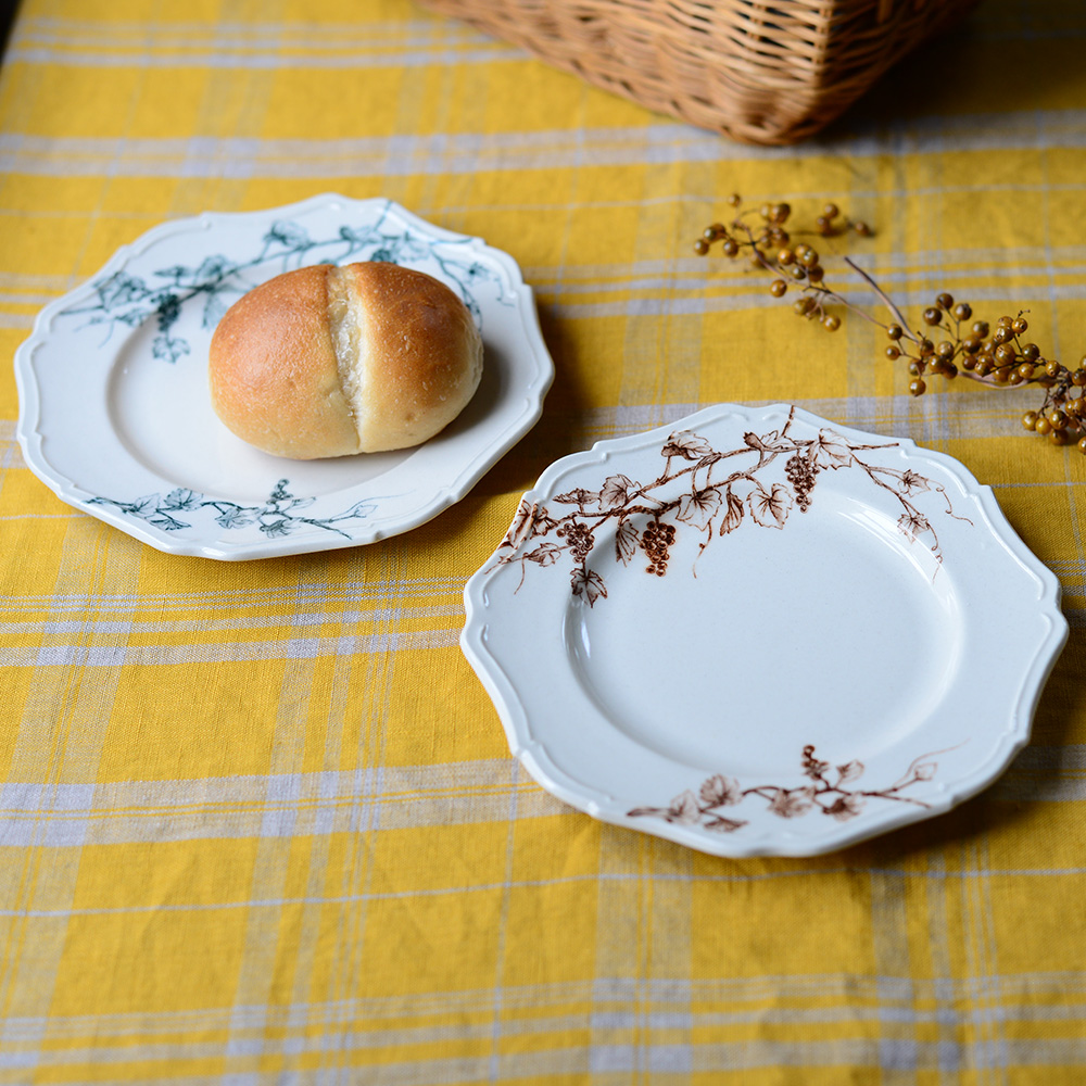 ウェッジウッド アカンサスシリーズの絵皿 パリ Damon 社が販売代理店