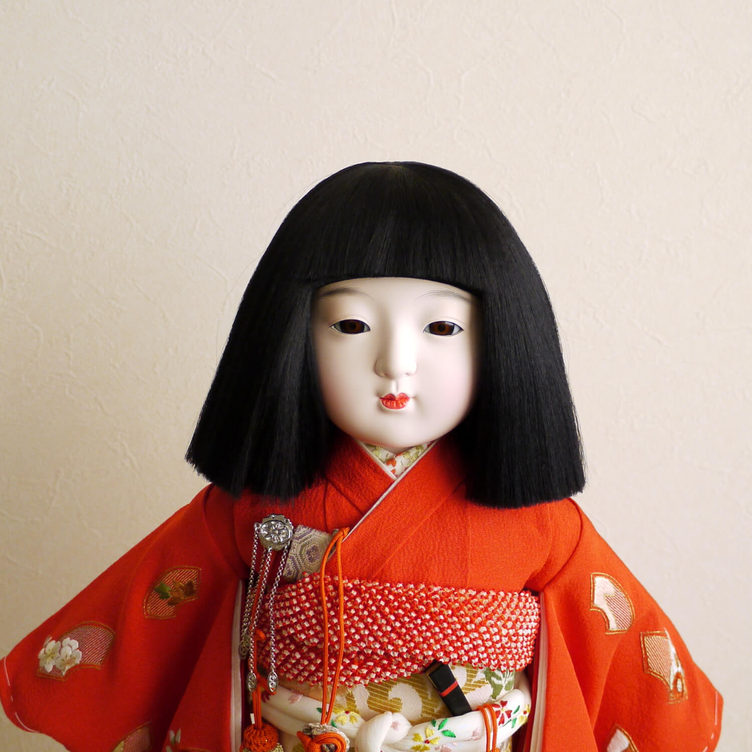 元賀章介作 12号(尺二)正絹手刺繍 扇面に小花 赤色 台 市松人形 女の子