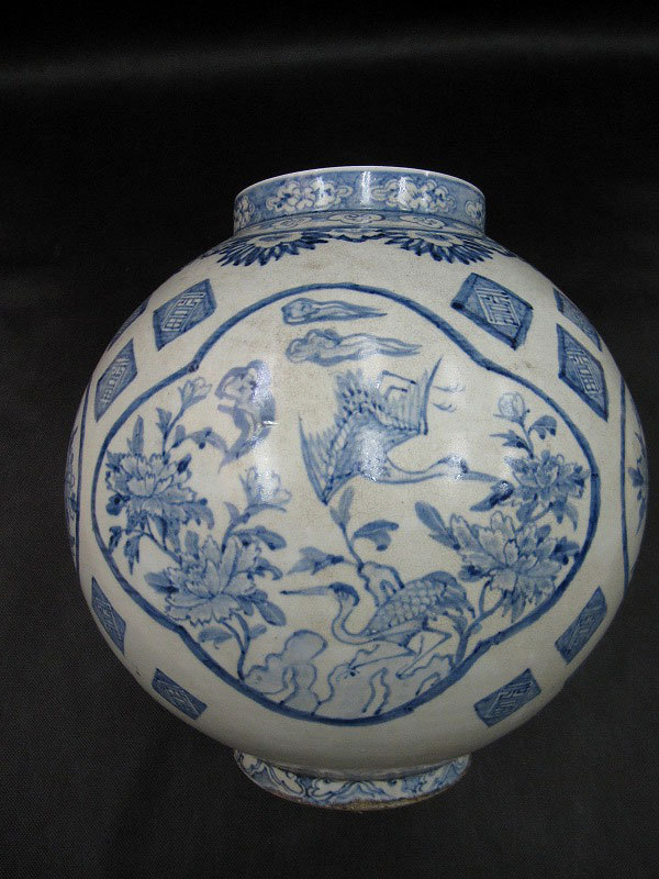 青い模様の陶器の壺 李朝 小壺 青い模様の陶器の壺 李朝 小壺