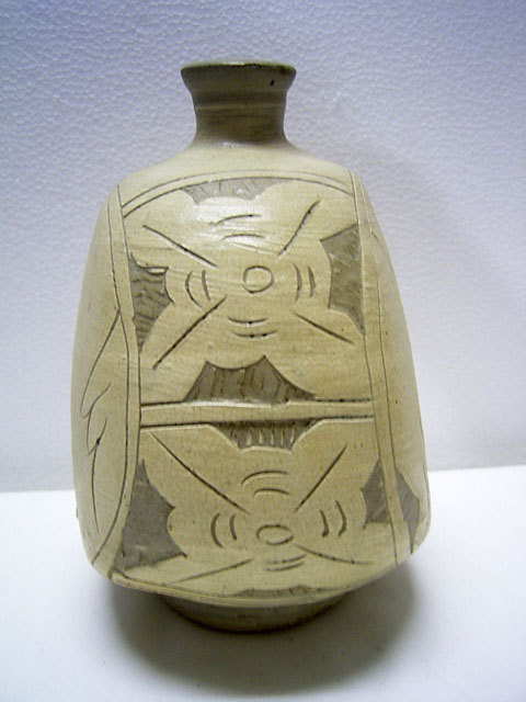 李朝 粉青沙器 白地鉄絵 瓶 徳利 魚水草文 鶏龍山 李朝時代 鶏龍山 粉