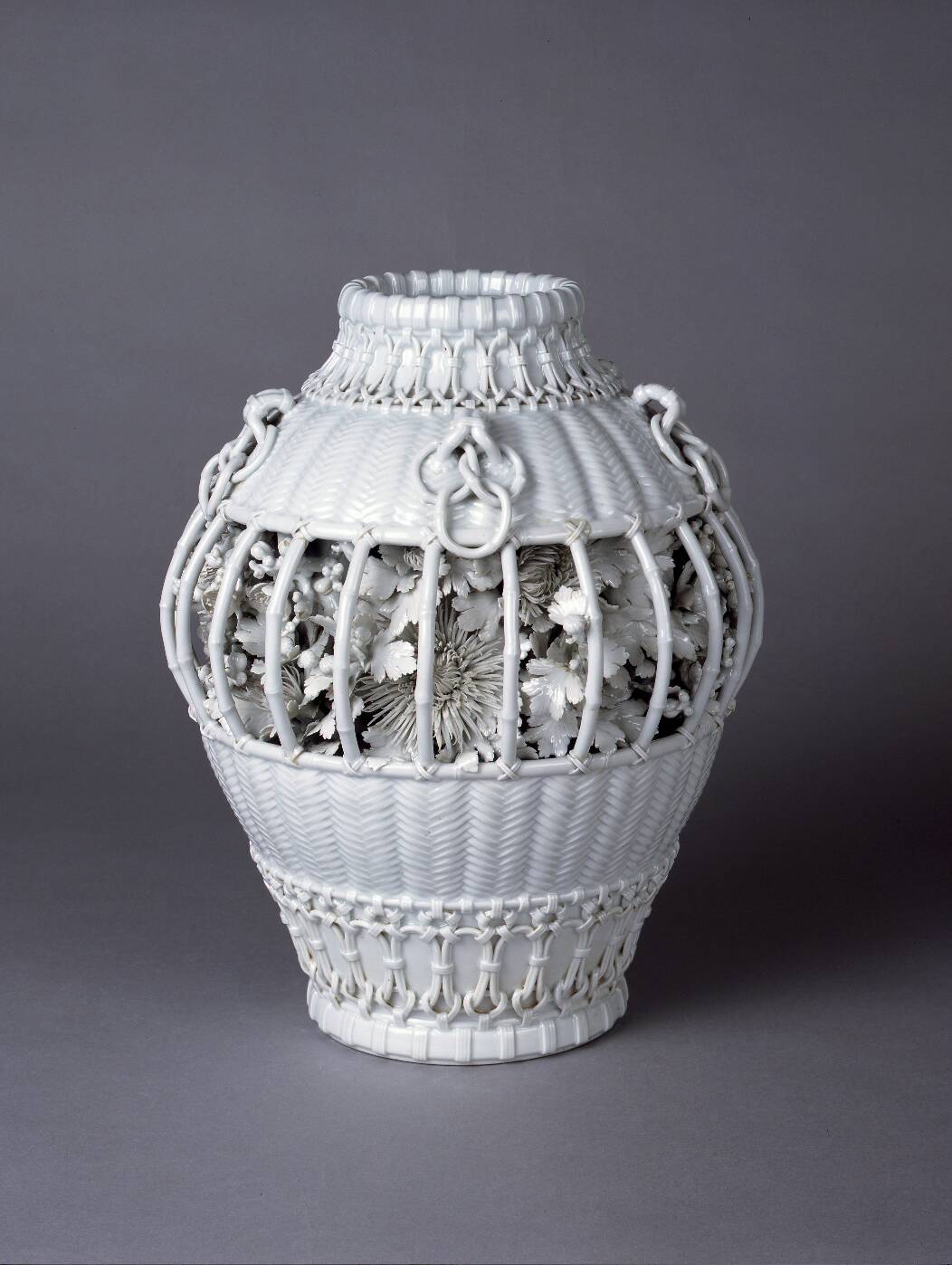 白磁籠目菊花貼付壺 – 兵庫陶芸美術館 収蔵品データベース