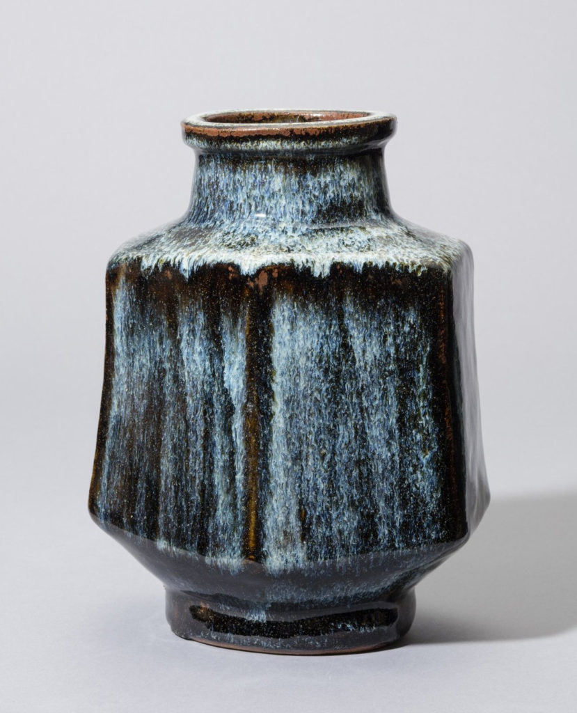 中国 海鼠釉 中国 海鼠釉 尊式瓶 在銘 M R5381B 尊式瓶