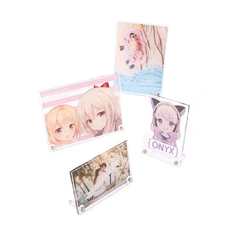 ミニサイズのアクリルフォトスタンドのオリジナル印刷を1個から作成