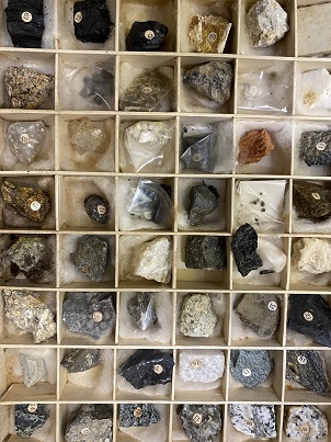 明倫館書店 / 岩石鉱物標本63種