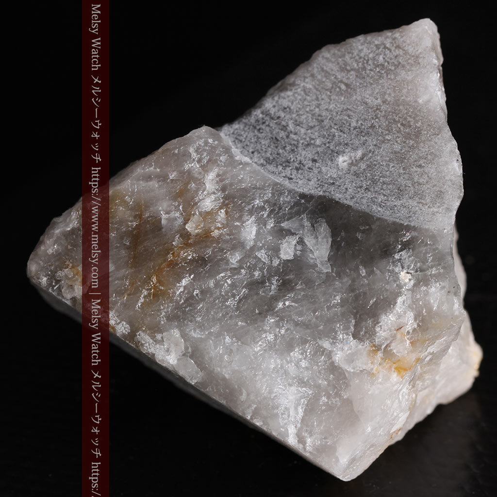 42gと大きめの石英の中に見える砂金のような自然金