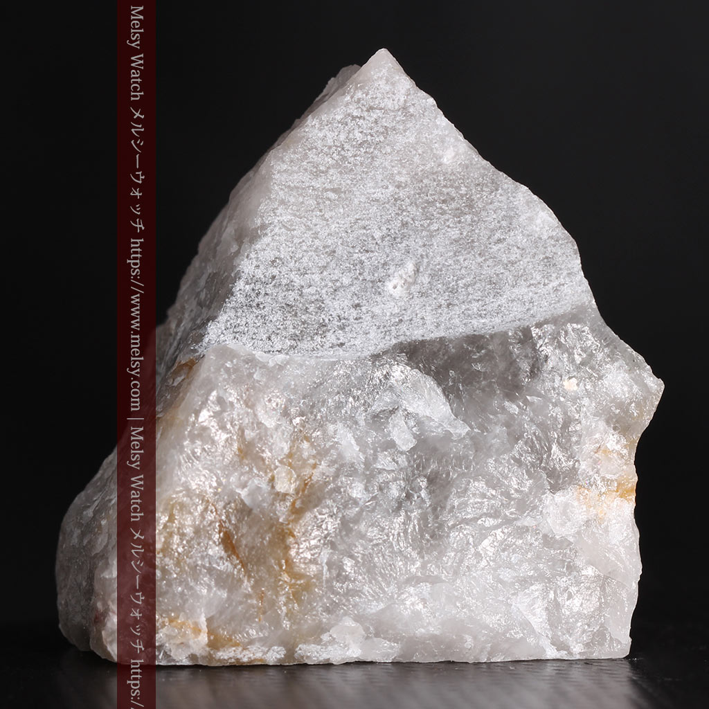 42gと大きめの石英の中に見える砂金のような自然金