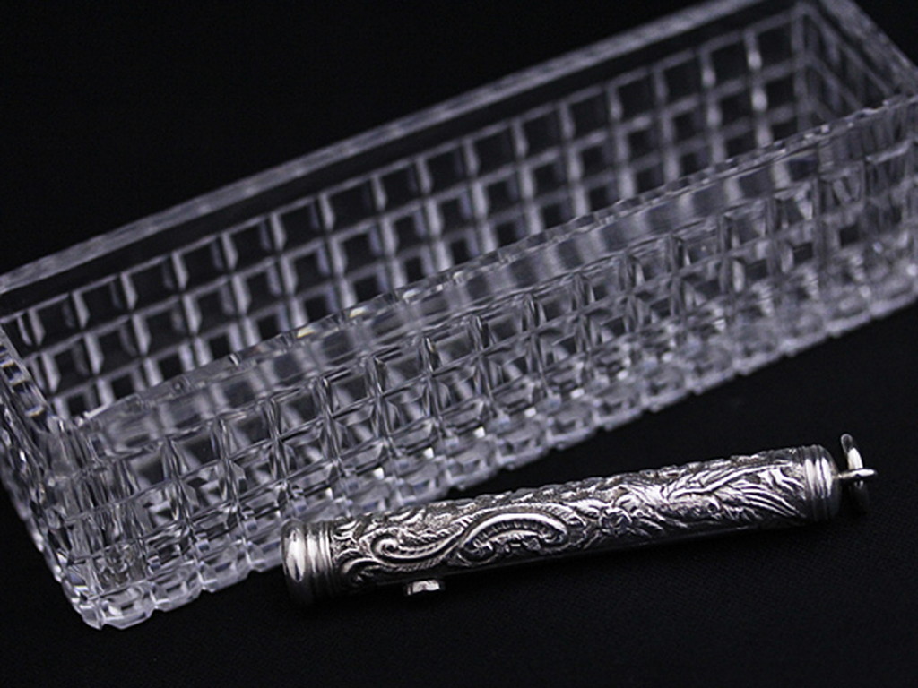 銀とガラス製の厳かなアンティーク小物入れ 【1860年頃】