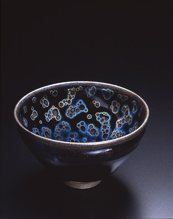 あの大人気国宝が宙に浮く!?「黒の奇跡・曜変天目の秘密」開催