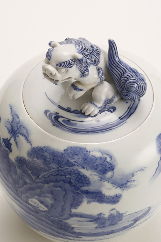 佐世保 平戸三川内焼 白磁鯉図水指（漆塗り蓋付き） 佐世保 平戸三川内