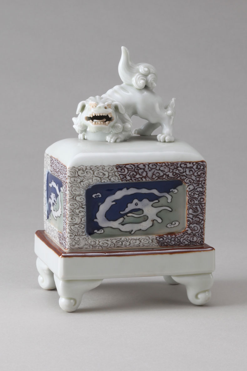 三川内焼 鍋島焼 白磁 透彫 獅子 香炉 共箱無し 三川内焼 鍋島焼 白磁