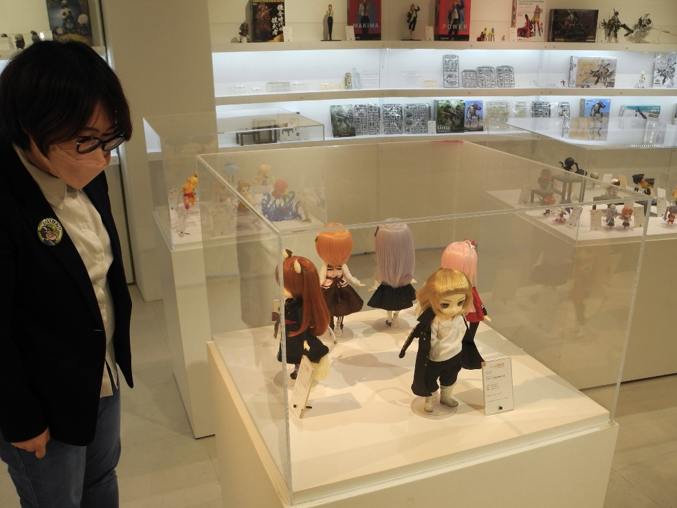 フィギュア工場〝全部〟見せます 楽月工場展」倉吉市の円形劇場で好評